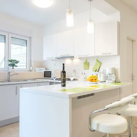 Green Magic Apartment *