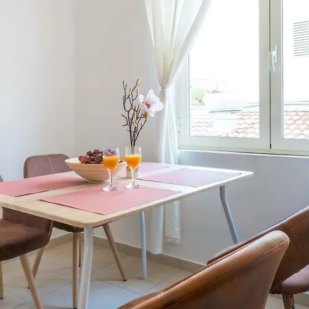 Green Magic Apartment
